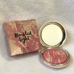 ⭐️3/25⭐️Ciate London Marble Light in color DUSK